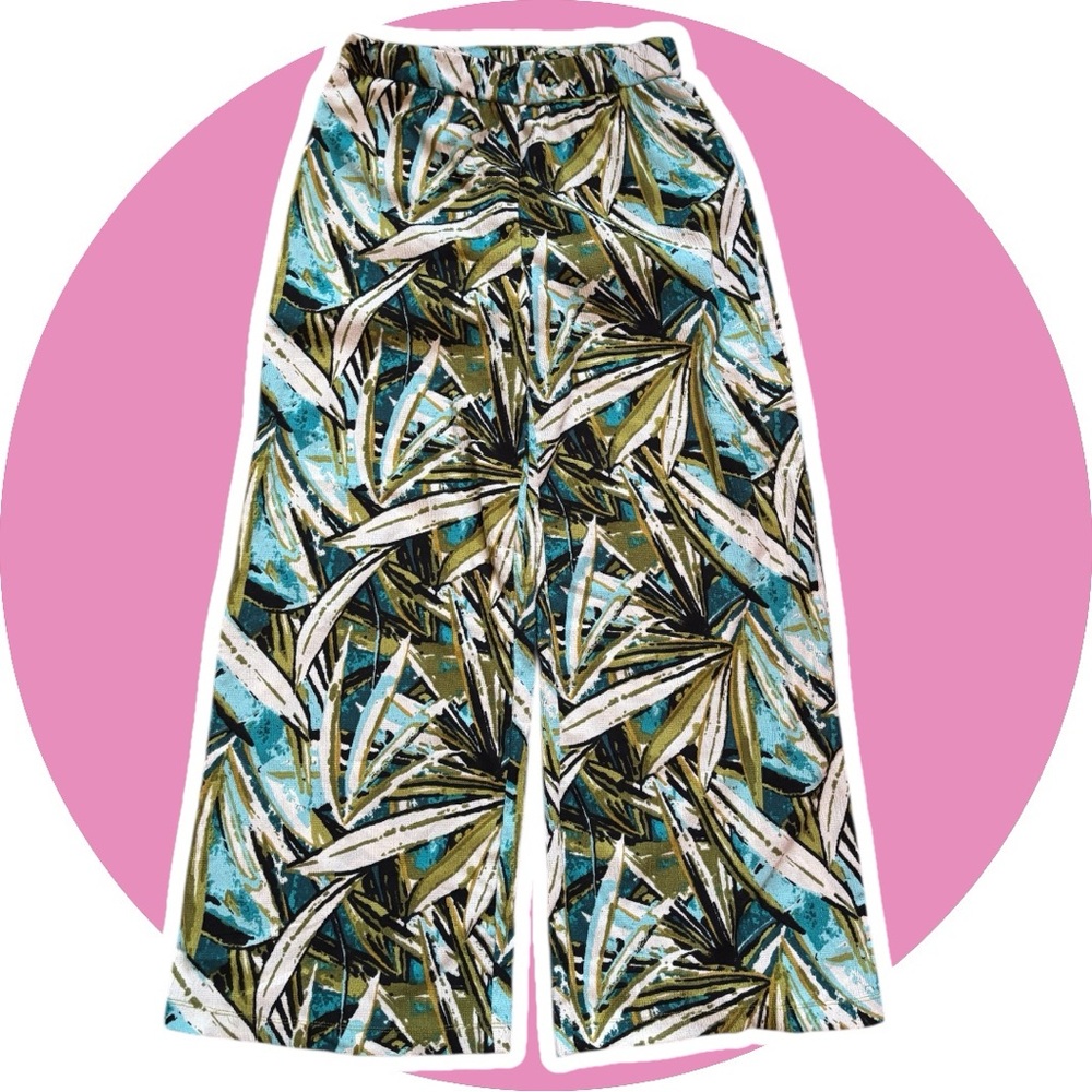 Lily Morgan // Crinkle Knit // Tropical Leaf Print // Wide-Leg Pants - Picture 2 of 7